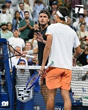 开云体育app-关于英国网球队绝杀澳大利亚网球队，西西帕斯高光表现的信息