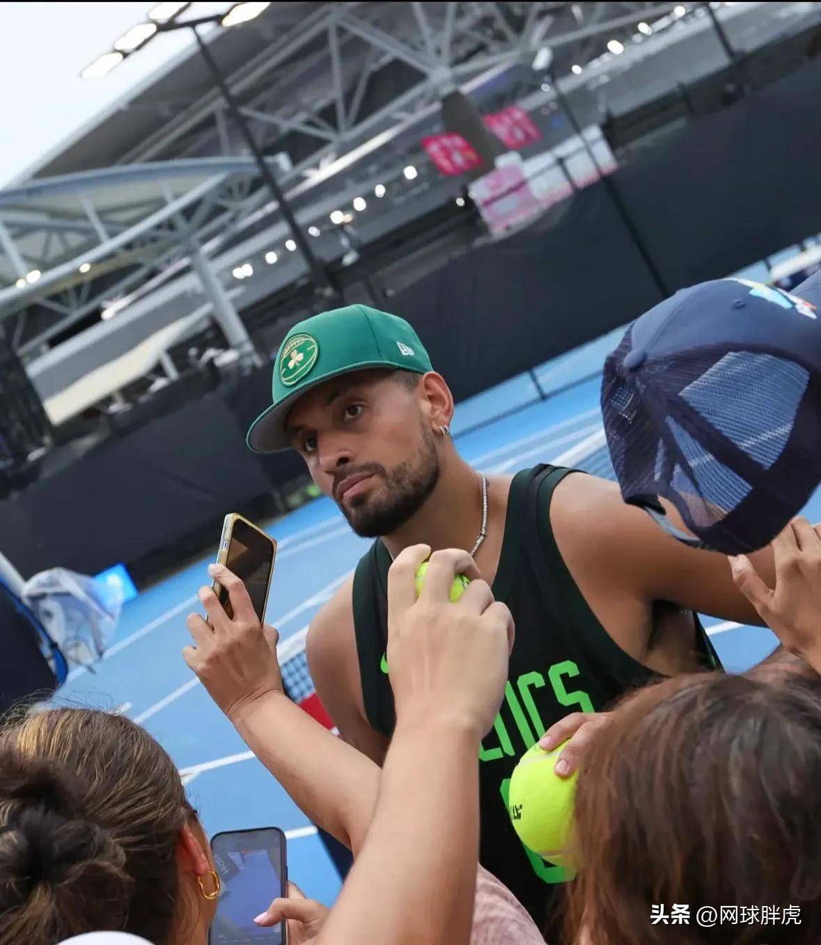 世界网球队力克美国网球队,克耶高斯统治全场的简单介绍 世界网球队力克美国网球队,克耶高斯统治全场的简单介绍