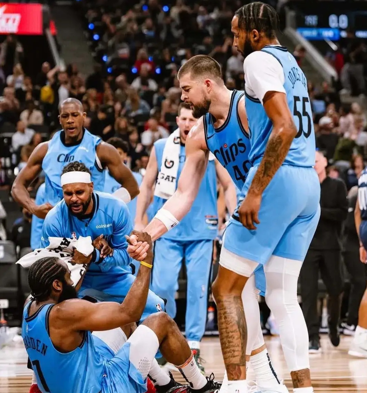 开云体育下载-雄鹿B队横扫快船，莫兰特高光表现的简单介绍