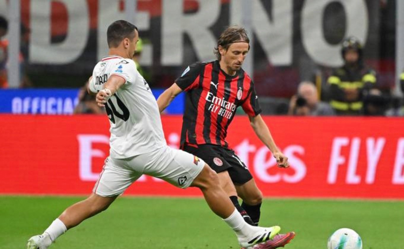 意大利鏖战那不勒斯,莫德里奇关键制胜 意大利鏖战那不勒斯,莫德里奇关键制胜