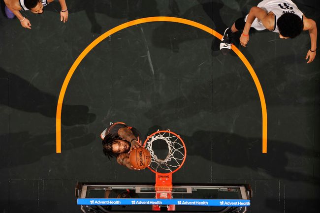 包含篮网球员庆祝场上表现，掀起全场高潮的词条