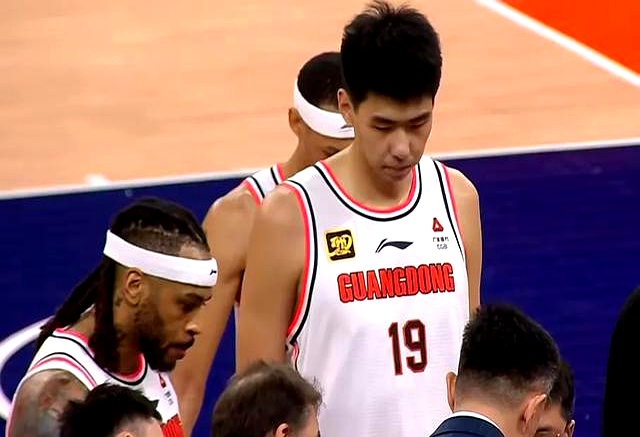 上海男篮上演逆转，惊险战胜江苏队