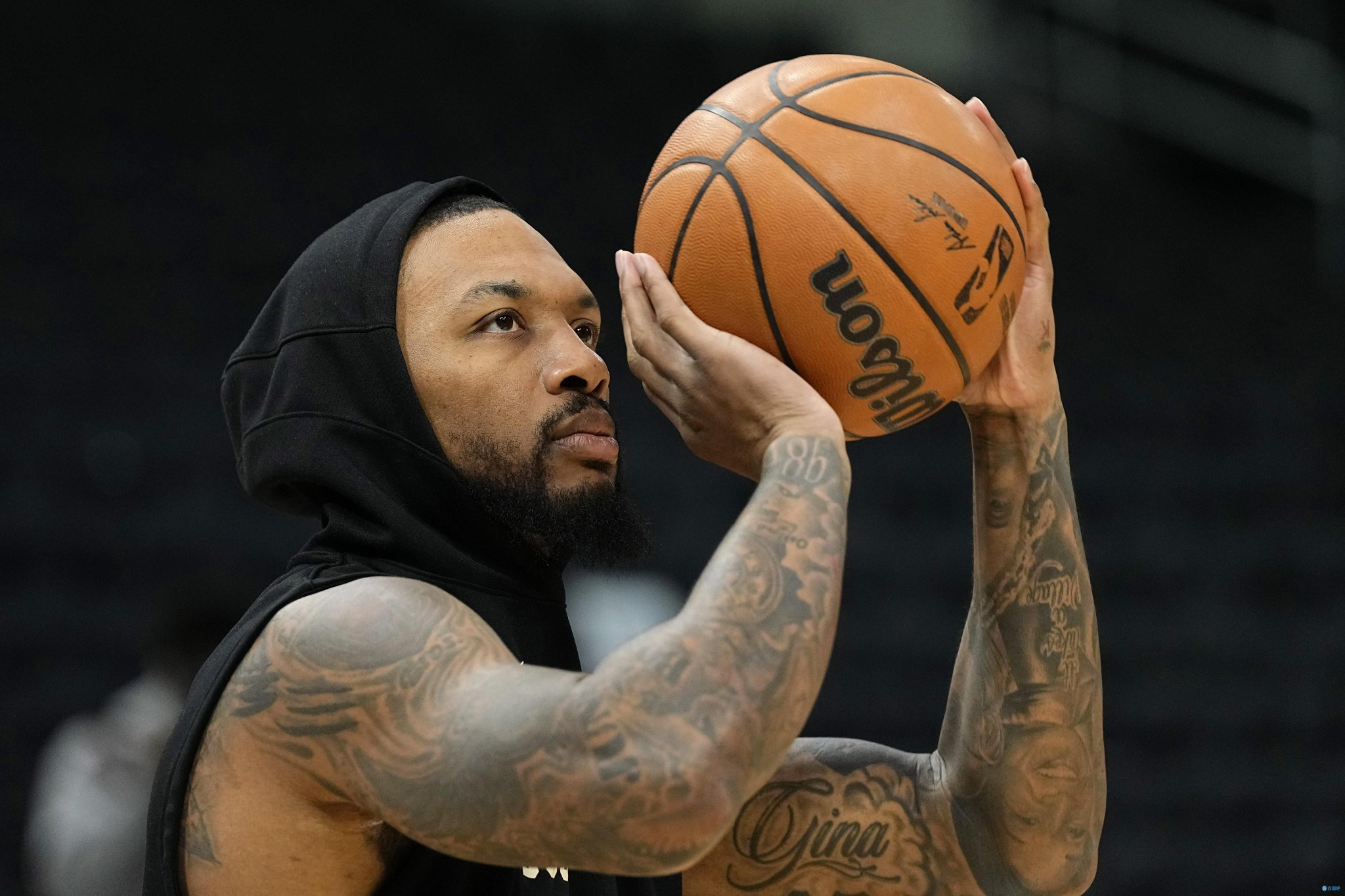 开云体育在线-开拓者主场击败猛龙，利拉德独得31分