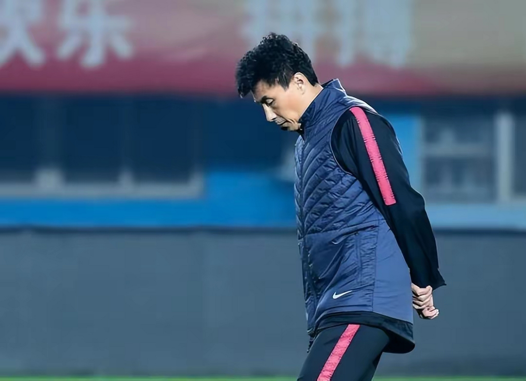 包含玛鲁阿联客场不敌，连败状态降级危机加重的词条