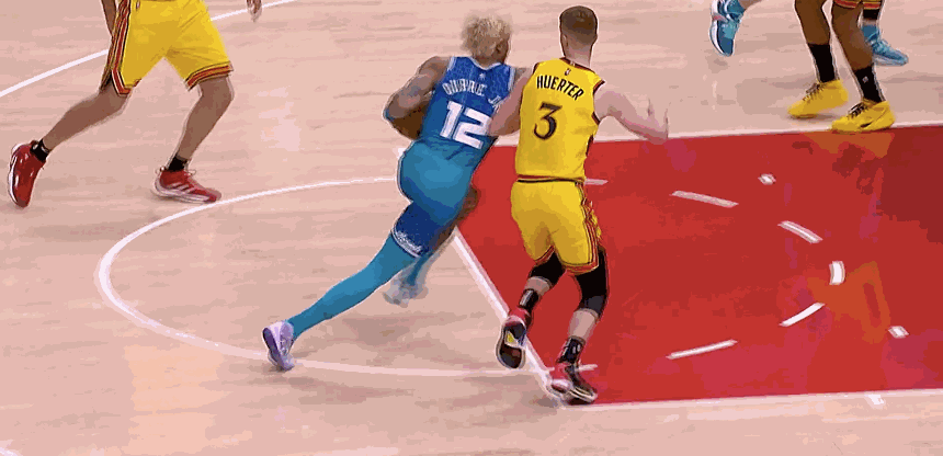 爵士客场大胜黄蜂,全队火力全开狂掀进攻狂潮的简单介绍 爵士客场大胜黄蜂,全队火力全开狂掀进攻狂潮的简单介绍