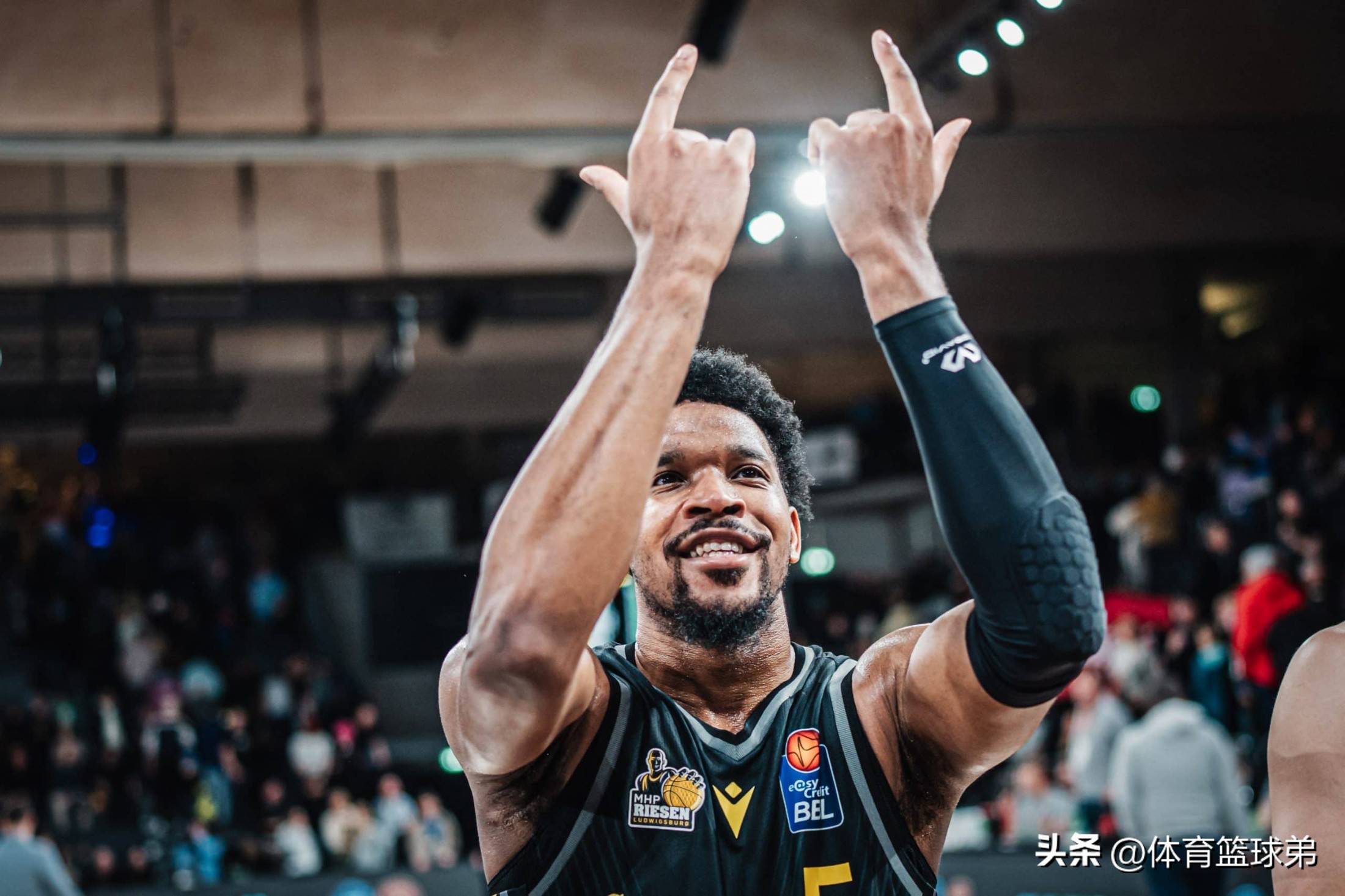 开云官网-篮球职业联赛球队大手笔引援，备战新赛季