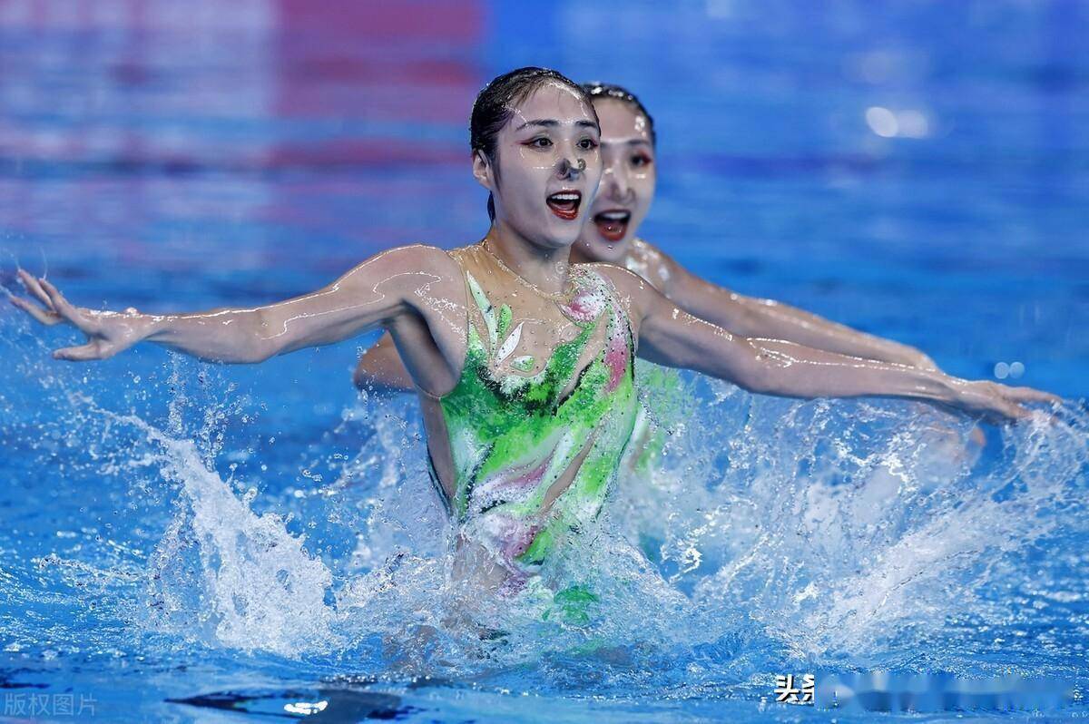 精湛技艺:花样游泳团体决赛的简单介绍 精湛技艺:花样游泳团体决赛的简单介绍