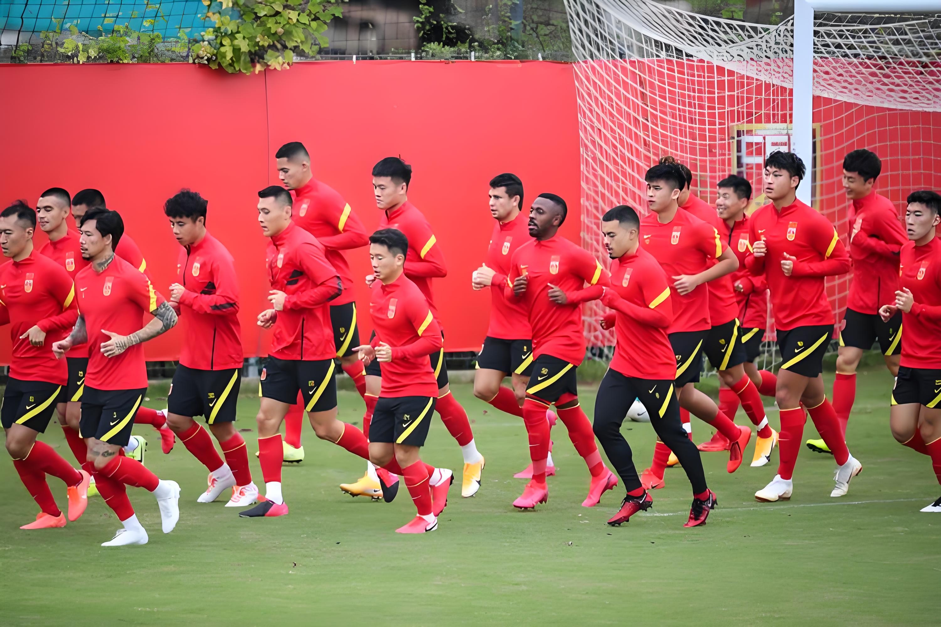 开云体育官网-关于对手实力均衡的国内足球联赛上演激烈争夺的信息