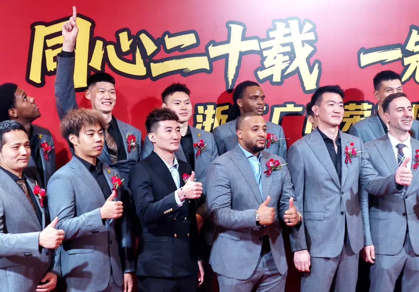 关于深圳队轻取广东队，孙铭徽关键制胜的信息