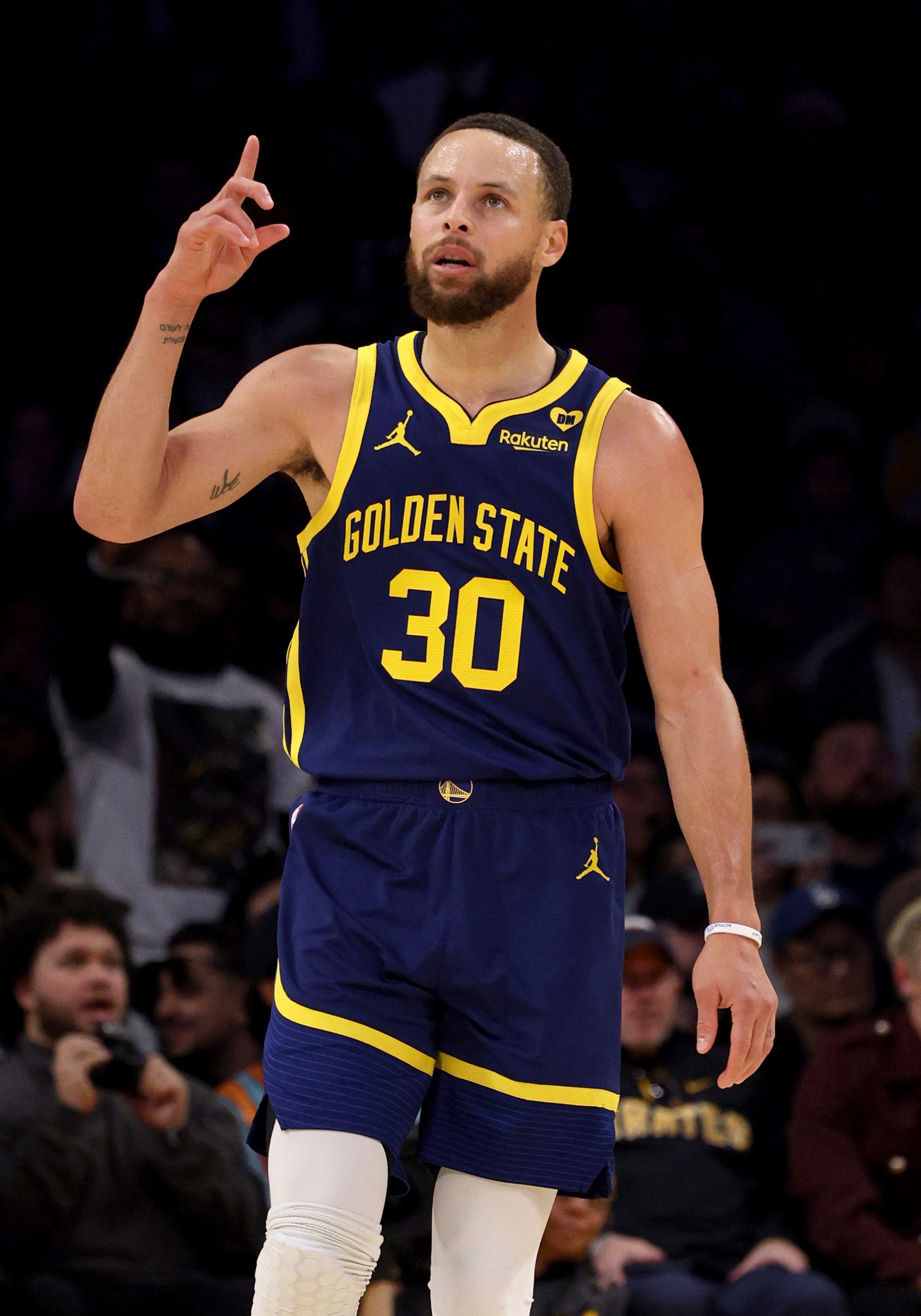 关于勇士横扫福建队，克莱状态火热的信息