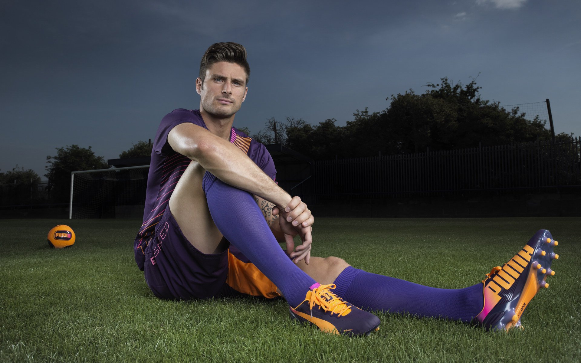 巴黎奥运羽球赛场，法国队轻取印尼队，陈雨菲惊艳四座展王者风范